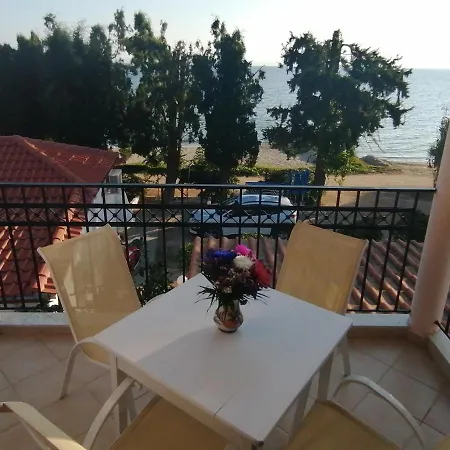 Porto Almira Beachfront * ניקיטי