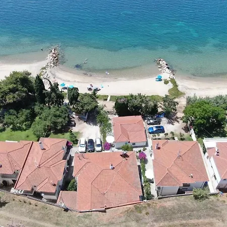 Porto Almira Beachfront דירה ניקיטי