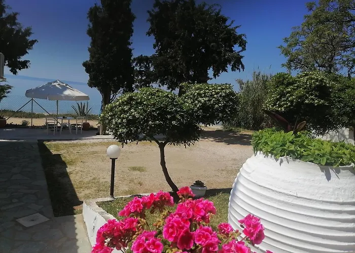 Porto Almira Beachfront Апартаменты *